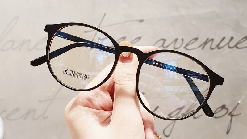 Thắc mắc: Mặt trái xoan đeo kính gì đẹp? 3