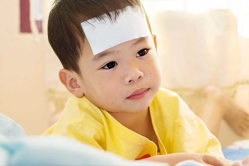 Thắc mắc thường gặp khi sử dụng miếng dán hạ sốt cho trẻ