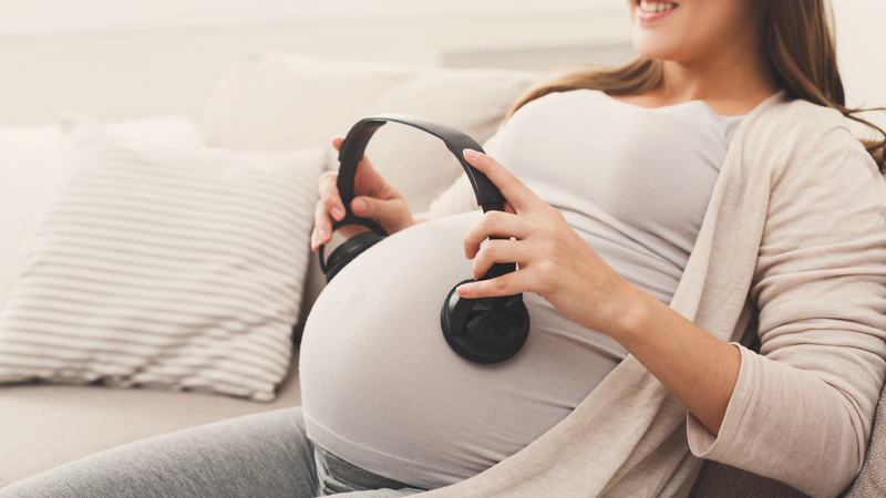 Bé đạp nhiều có thể là dấu hiệu phản ứng với môi trường bên ngoài