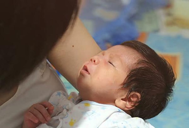 me-sinh-mo-co-nen-nam-than-khong-tai-sao-2