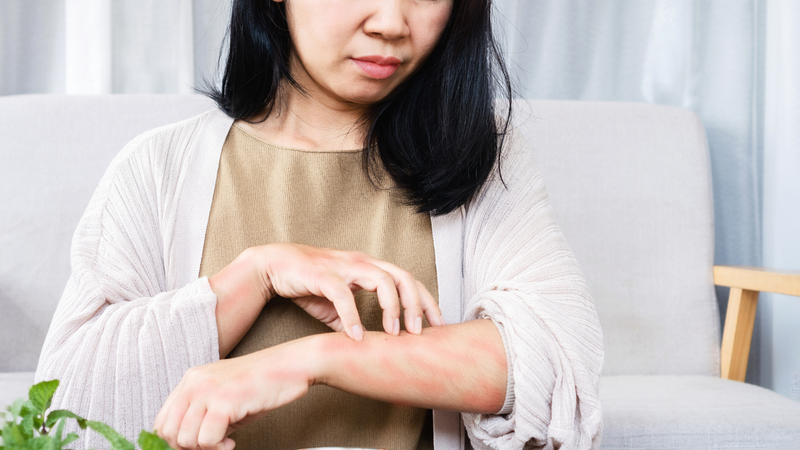 Nên gặp bác sĩ nếu xuất hiện nổi mề đay, khó thở, đau bụng dữ dội sau khi sử dụng thảo quả