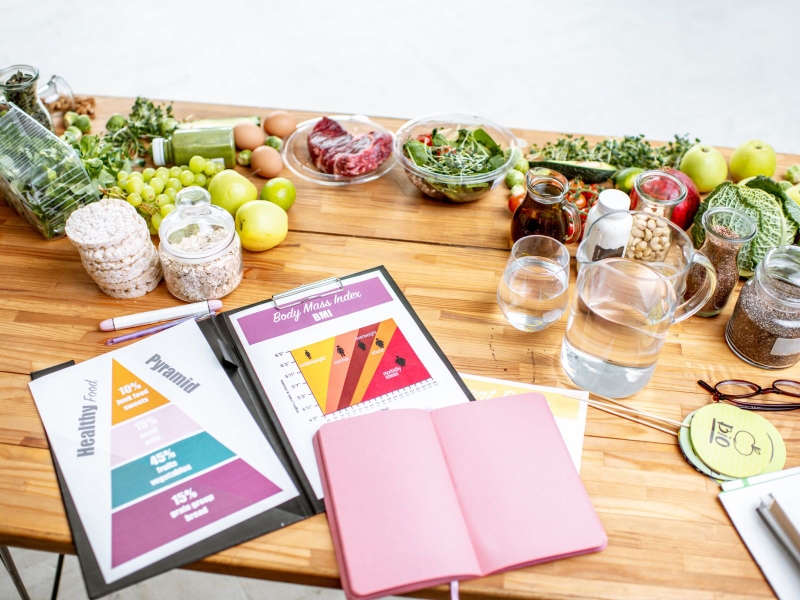 Tháp dinh dưỡng cho người trưởng thành gồm có nhóm rau củ quả