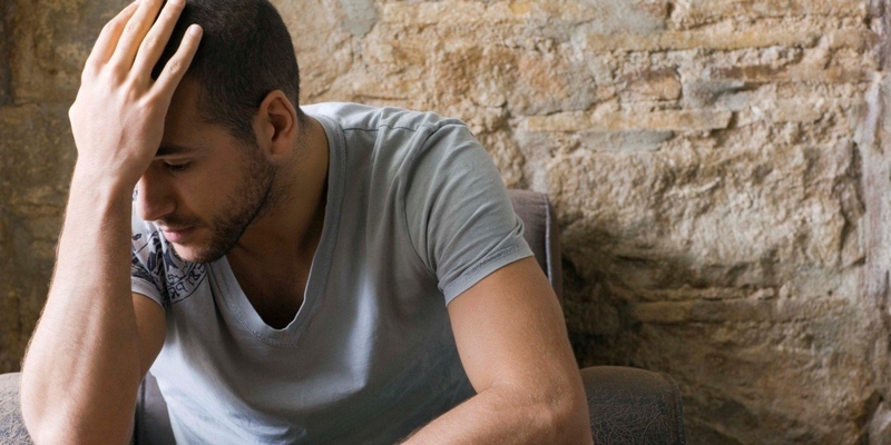 Thay đổi hooc môn ở nam giới gây bệnh rụng toc từng mảng