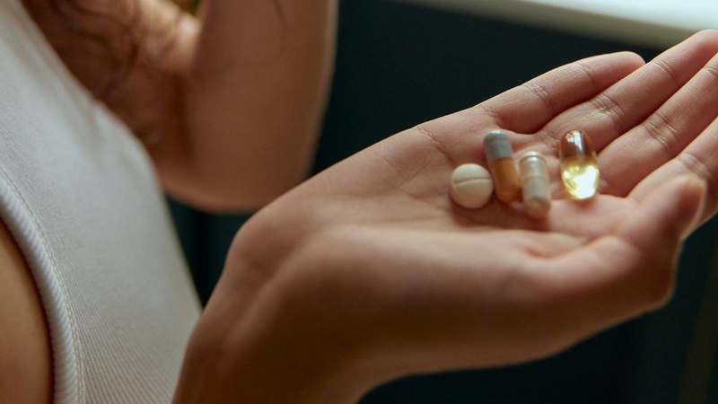 Người bệnh không ngưng thuốc hoặc thay đổi liều dùng để tránh tái phát hoặc kháng thuốc