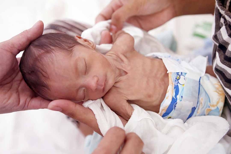 Trẻ em bị suy dinh dưỡng do chế độ ăn không đầy đủ dưỡng chất