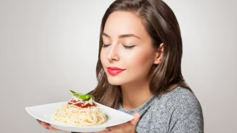 Thèm ăn khi sắp có kinh: Nguyên nhân và cách kiểm soát 1