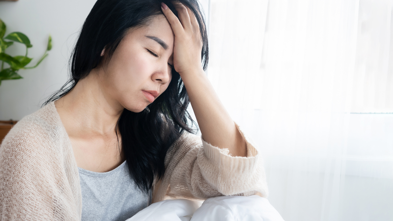 Thiếu ngủ không phải là nguyên nhân trực tiếp gây ra hiện tượng vàng mắt