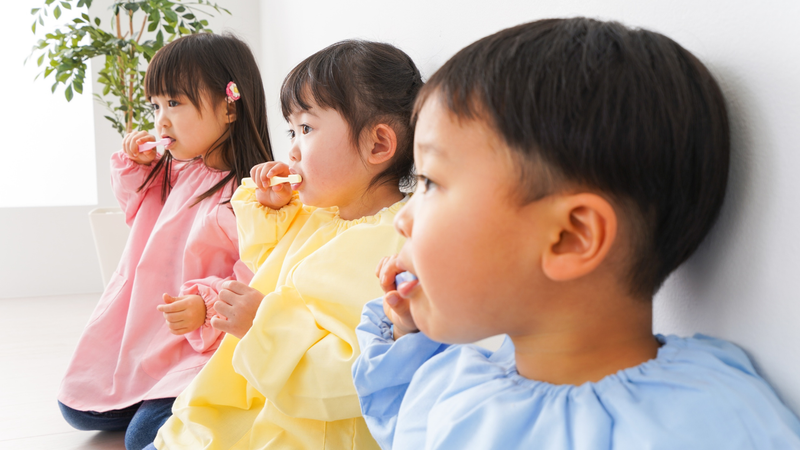 Vệ sinh răng miệng kém có thể gây tổn hại lớp men răng theo thời gian