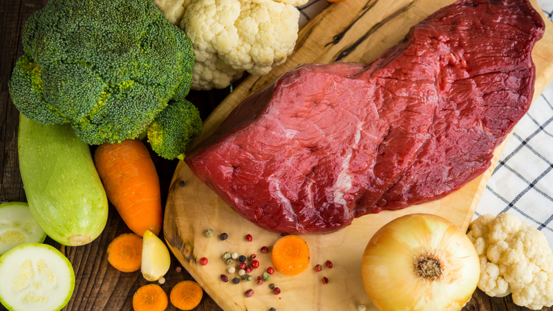 Nên ăn thịt bò cùng rau củ để tăng chất xơ và giúp no lâu hơn