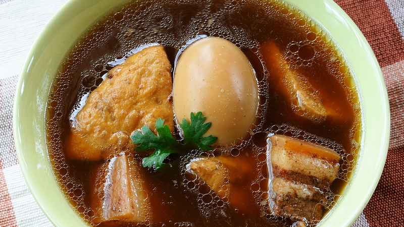 Thịt kho trứng là món ăn nhiều calo, đặc biệt nếu ăn với lượng lớn hoặc dùng thịt nhiều mỡ