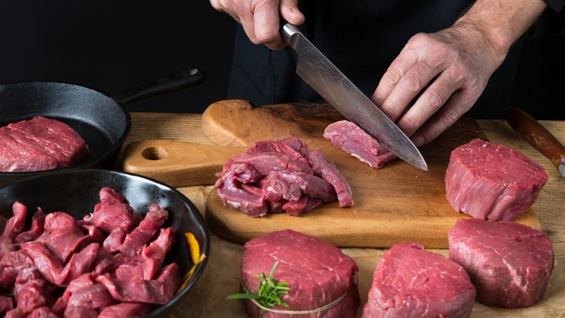 Nên chế biến thịt thăn theo cách lành mạnh và ăn với lượng vừa phải