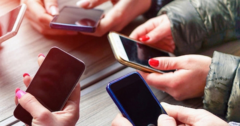 nhung-hiem-hoa-suc-khoe-tu-buc-xa-dien-thoai-va-thiet-bi-khong-day-1