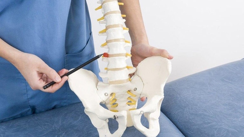 Người bị thoái hóa cột sống thắt lưng có nên đi bộ không? 1