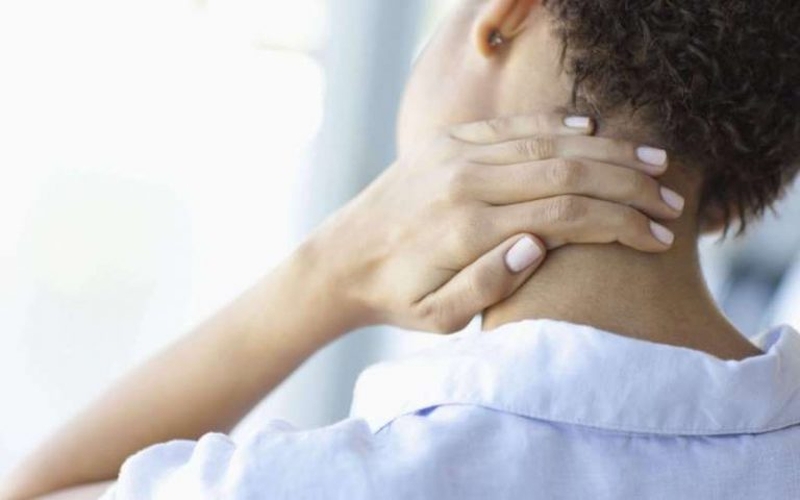 Thoái hóa đốt sống cổ có nên nằm gối không 1