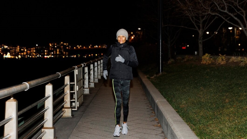 Thời gian đi bộ buổi tối giúp bạn ngủ ngon 1