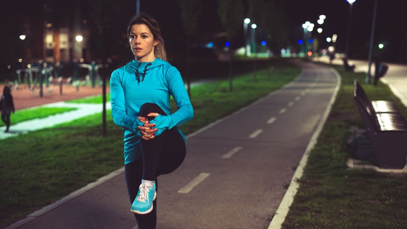 Thời gian đi bộ buổi tối giúp bạn ngủ ngon 2