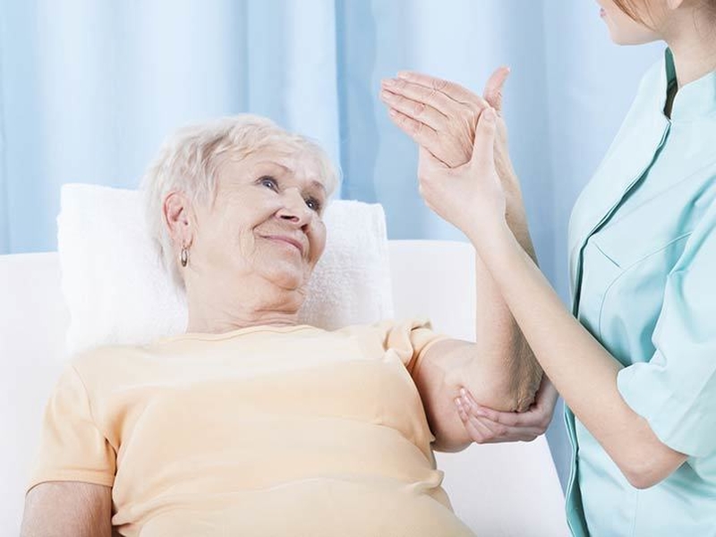 Chăm sóc loét tỳ đè cho bệnh nhân nằm một chỗ 3