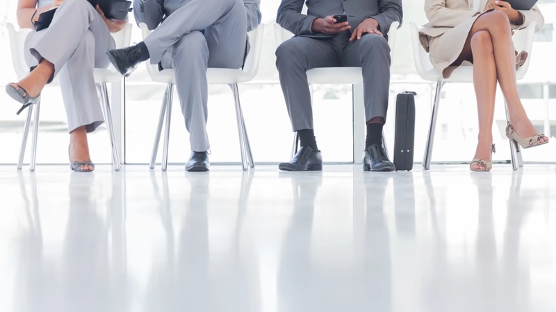 Thói quen ngồi vắt chéo chân có hại như thế nào 2