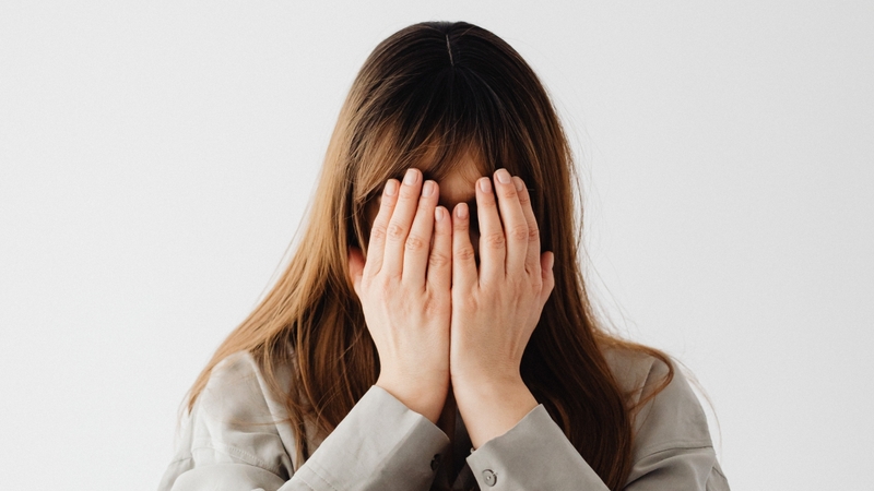 Hành vi thủ dâm có thể khiến phụ nữ cảm thấy tội lỗi, lo lắng hoặc xấu hổ