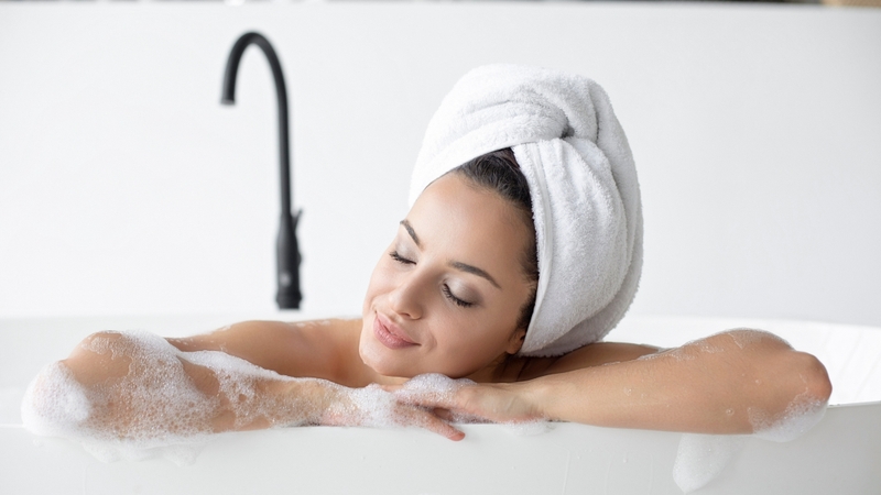 Việc hiểu và chấp nhận cơ thể mình giúp nữ giới hình thành sự tự tin tích cực, giảm cảm giác e ngại