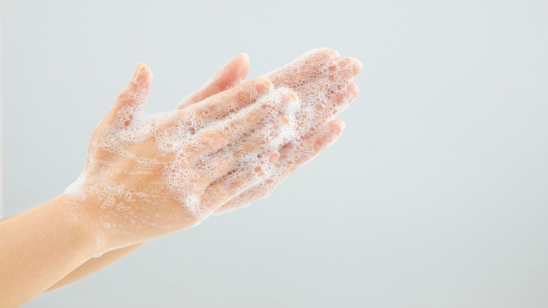 Rửa tay sạch và đảm bảo vùng kín được vệ sinh nhẹ nhàng trước khi bắt đầu