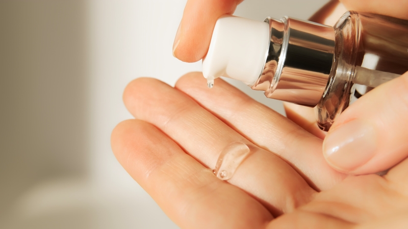 Thứ tự dùng Retinol và B5 nên ưu tiên sản phẩm lỏng trước, đặc sau