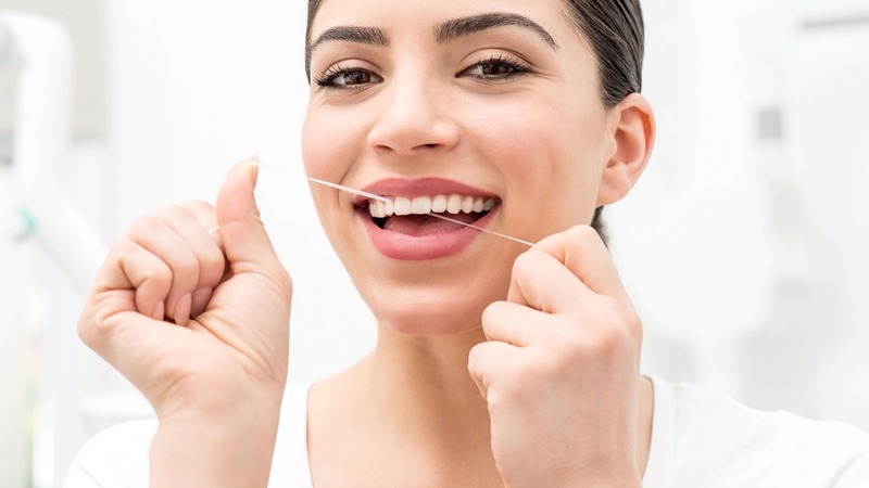 Thức ăn giắt vào kẽ răng do đâu? 3