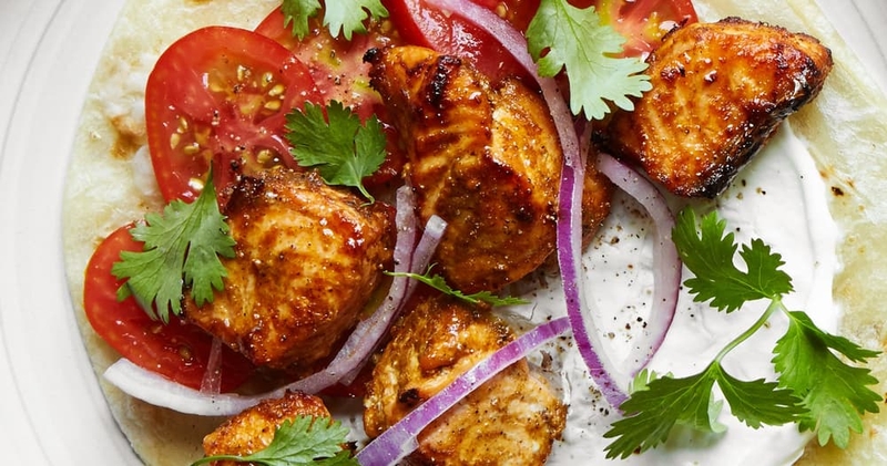 Cá hồi nướng sốt sữa chua Hy Lạp