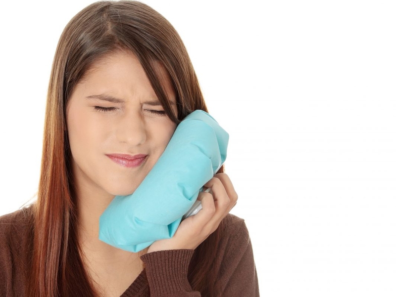 Thức khuya chảy máu chân răng là biểu hiện bệnh gì? Cách khắc phục ra sao?3