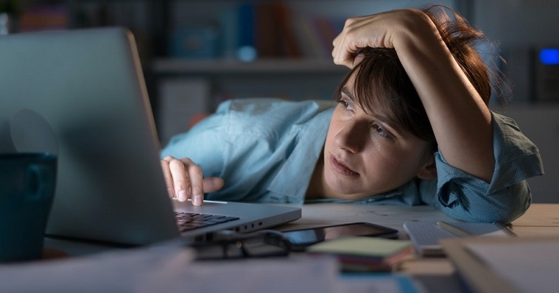 Vì sao thức khuya gây rụng tóc? 2