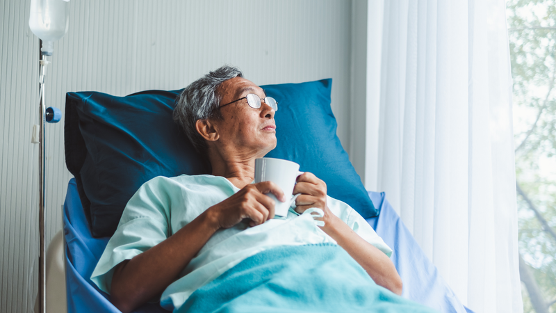 Người bệnh, người cao tuổi và người sau phẫu thuật thường có nhu cầu hỗ trợ dinh dưỡng