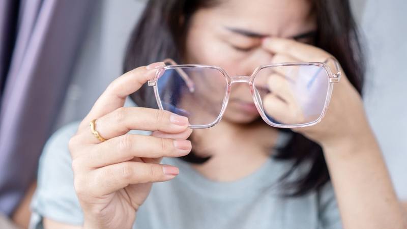 Một số thói quen không phù hợp có thể khiến viêm bờ mi kéo dài