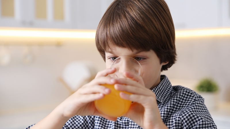 Hapacol 150 được bào chế dạng bột sủi bọt, khi sử dụng cần hòa tan hoàn toàn thuốc vào một lượng nước phù hợp