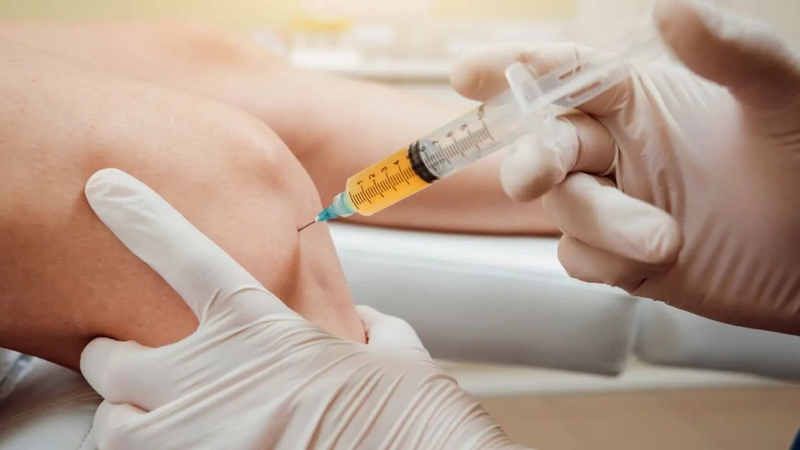 Người bệnh nên được bác sĩ thăm khám trước khi chỉ định tiêm dịch nhờn khớp