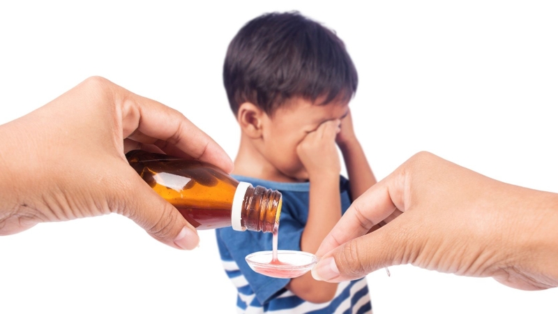 Không lấy thuốc dạ dày của người lớn chia nhỏ cho trẻ hoặc sử dụng đơn thuốc của trẻ khác