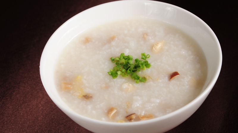 Khi bị cúm nên cho trẻ ăn những món mềm, dễ tiêu hóa như cháo