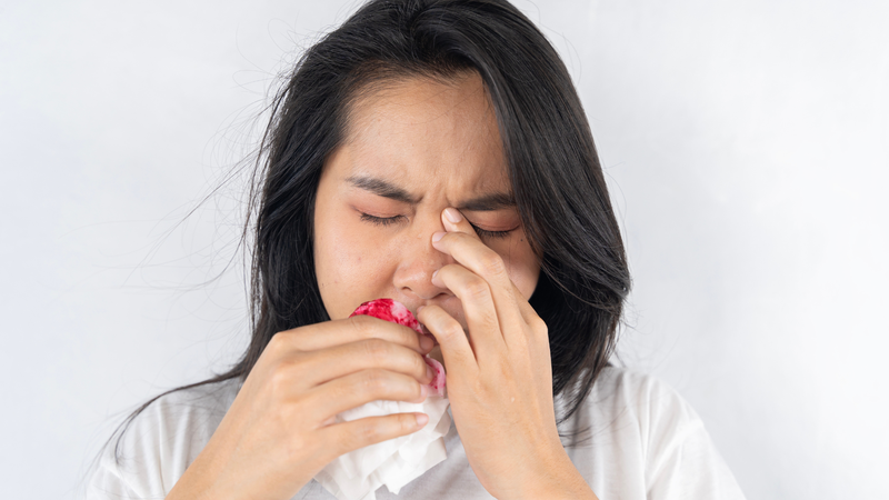 Nên trao đổi với bác sĩ hoặc dược sĩ nếu gặp phản ứng bất thường