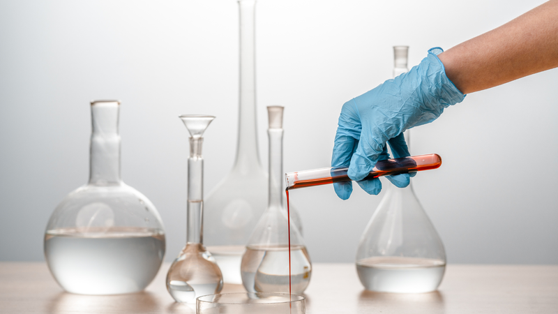 Thủy tinh borosilicate được tạo từ nhiều hợp chất khoáng khác nhau