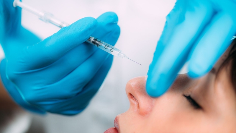 Cơ quan Quản lý Thực phẩm và Dược phẩm Hoa Kỳ (FDA) không phê duyệt việc tiêm chất làm đầy vào mũi