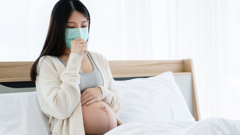 Mẹ bầu có thể phải đối mặt với nguy cơ viêm phổi do virus khi mắc thủy đậu lúc mang thai