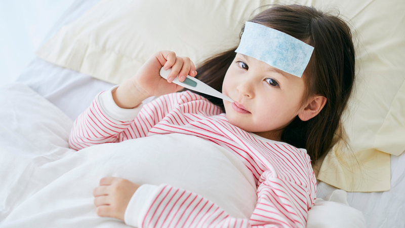 Cần theo dõi trẻ tại điểm tiêm và tiếp tục quan sát sức khỏe khi về nhà