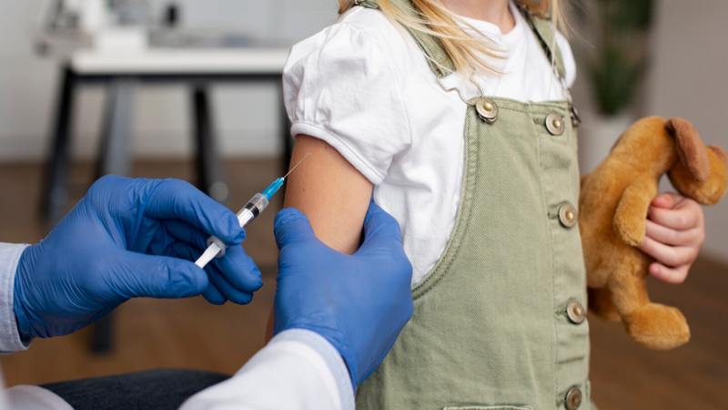 Tiêm vắc xin 6 trong 1 giúp trẻ phòng ngừa hiệu quả nhiều bệnh truyền nhiễm nguy hiểm ngay từ những năm đầu đời