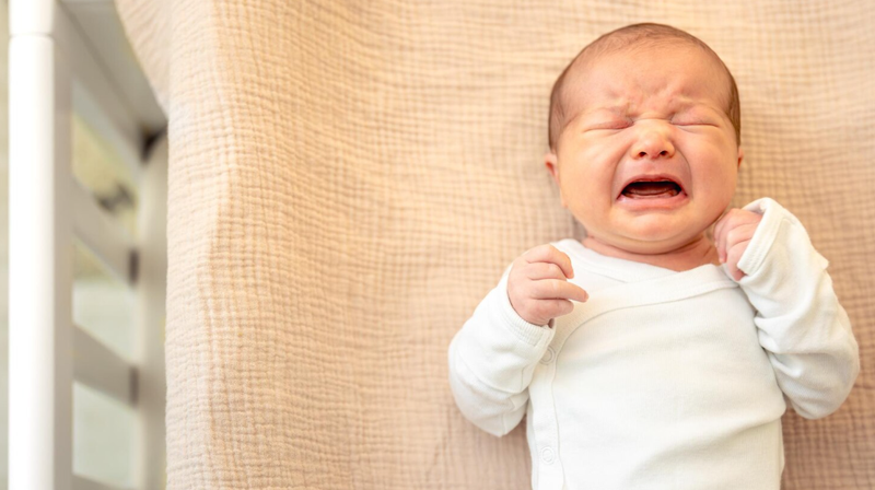 Trẻ quấy khóc sau tiêm vắc xin là phản ứng thường gặp và thường nhanh chóng ổn định