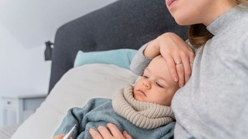 Hãy theo dõi và chăm sóc trẻ đúng cách sau tiêm để đảm bảo an toàn