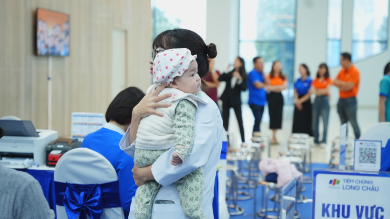 Tiêm vắc xin giúp tăng cường sức đề kháng cho trẻ nhỏ