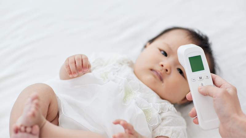 Sốt nhẹ là phản ứng thường gặp sau tiêm vắc xin 6 trong 1