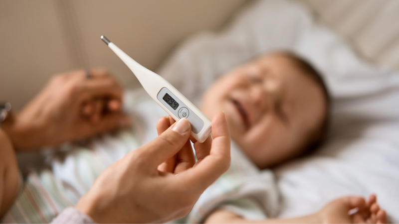 Đến cơ sở y tế nếu phát hiện dấu hiệu bất thường sau tiêm chủng ở trẻ