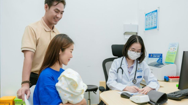 Khám sàng lọc trước khi tiêm chủng giúp đảm bảo an toàn cho trẻ