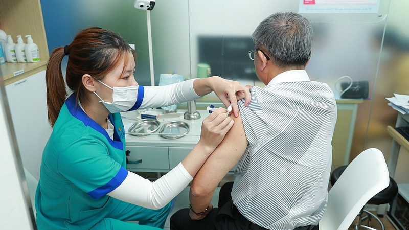 Tiêm chủng Long Châu đang cung cấp vắc xin Arexvy chính hãng với quy trình tiêm an toàn