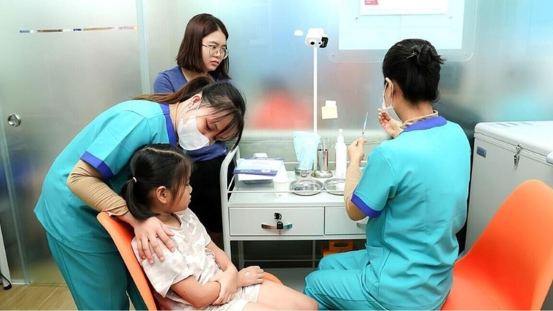 Theo dõi sau khi tiêm tại cơ sở tiêm chủng 30 phút